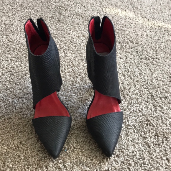 Heels - Picture 1 of 6